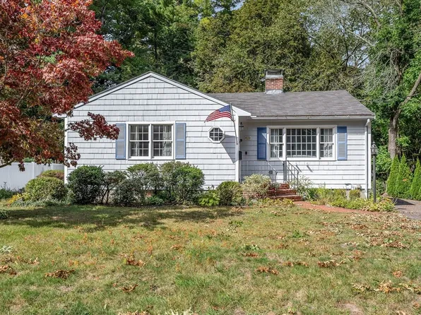 64 Forest Hill Ave, Lynnfield, MA 01940