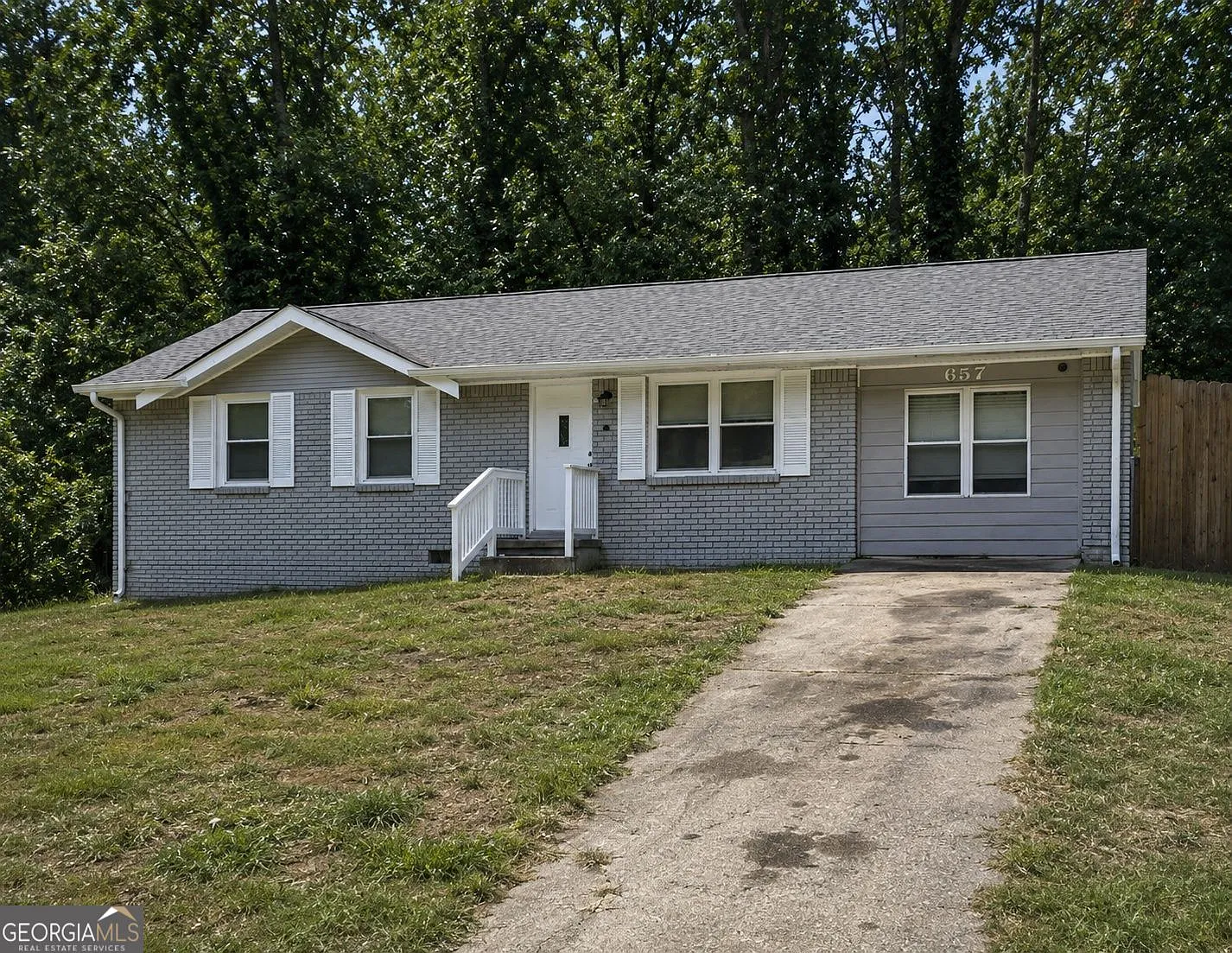 4 bed, 2.0 bath, 962 sqft, $1,680 — Photo 1