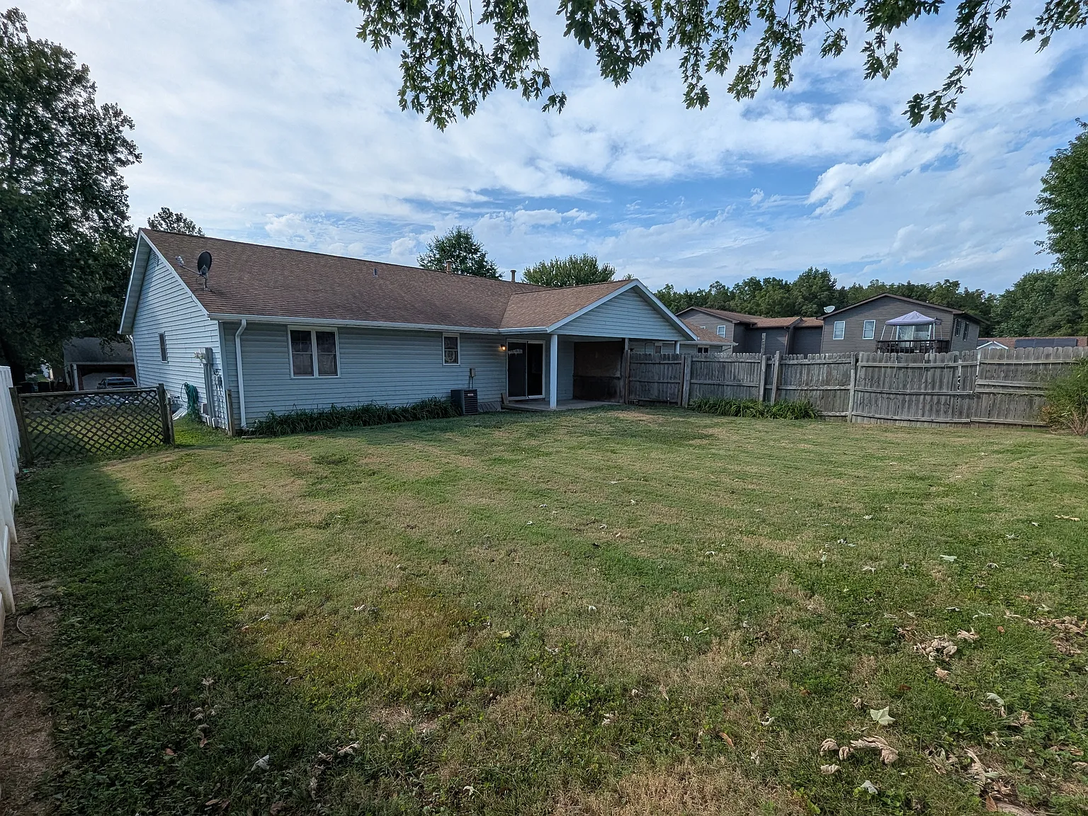3 bed, 1.5 bath, 1300 sqft, $1,950 — Photo 2