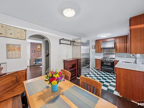 5th image of 453 Fort Lee Rd
