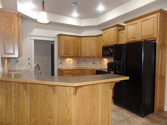 5th image of 1512 Derby Ln