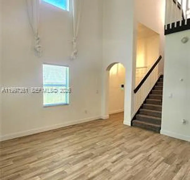 343 NE 36th Ter — Photo 5
