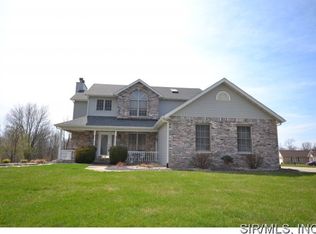 517 Birch Ln, Maryville, IL