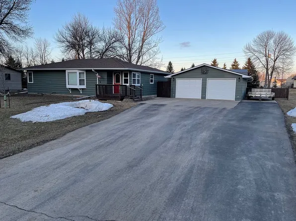 2006 13th Ave SW, Devils Lake, ND 58301