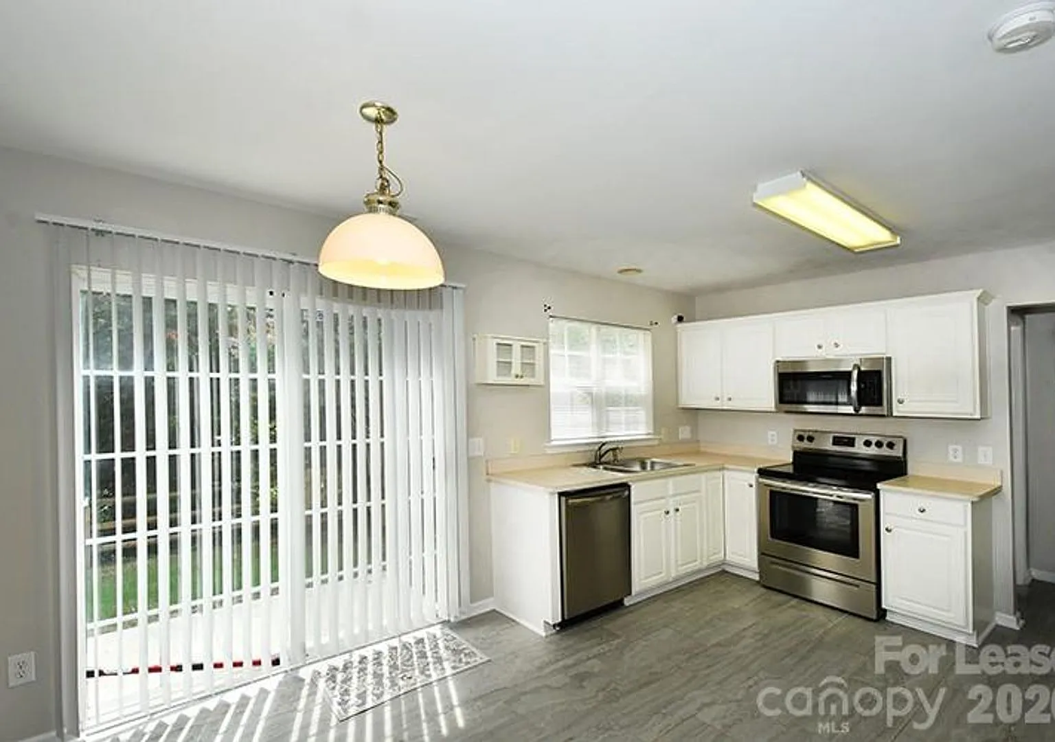 8715 Challenger Drive — Photo 2