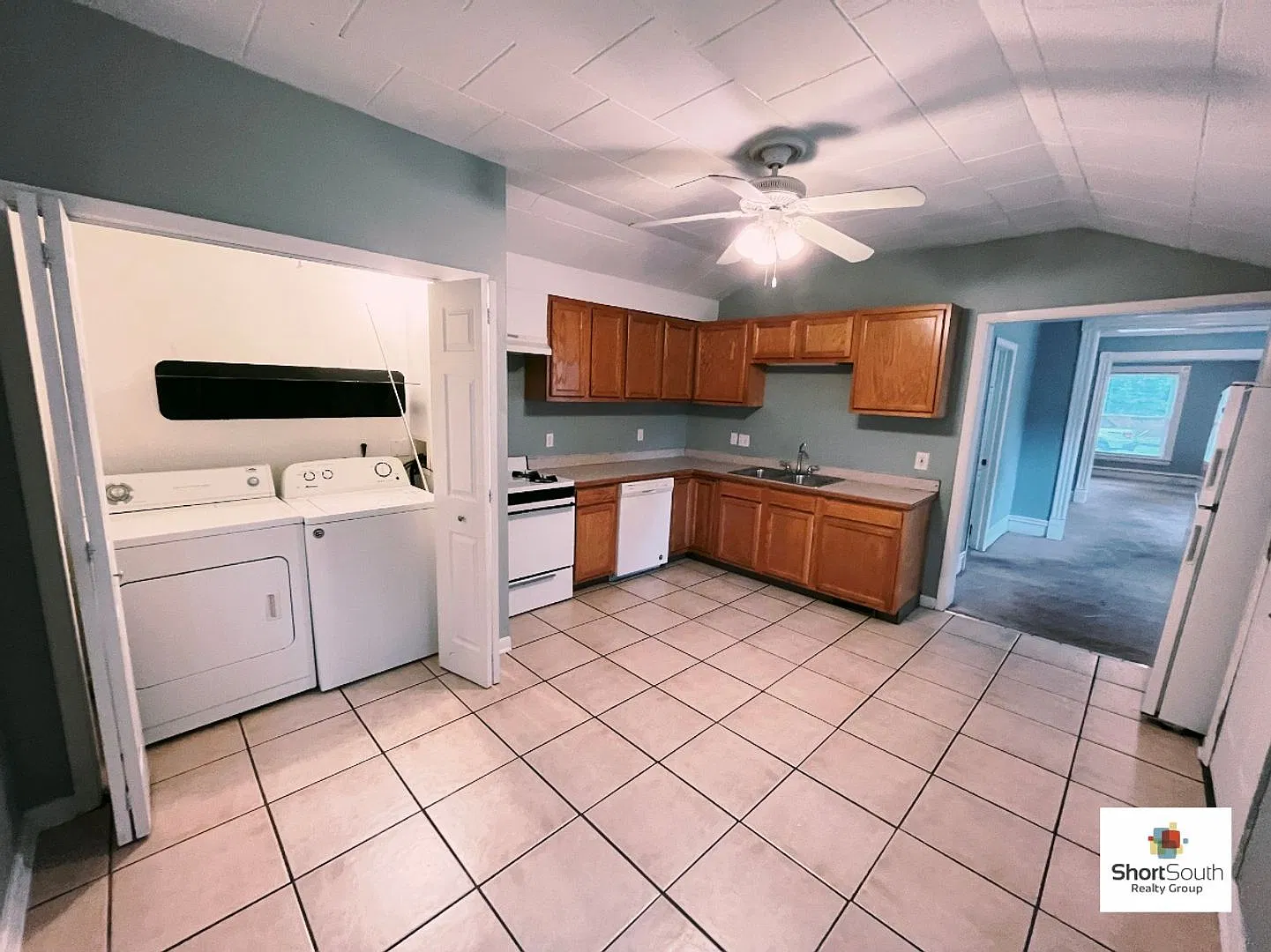 4 bed 2 bath Single Family Home — Photo 4