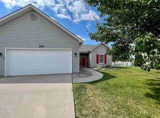 214 Riley Pl, Fort Wayne, IN 46825