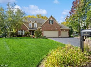 13 Dorchester Ct, Hawthorn Woods, IL 60047