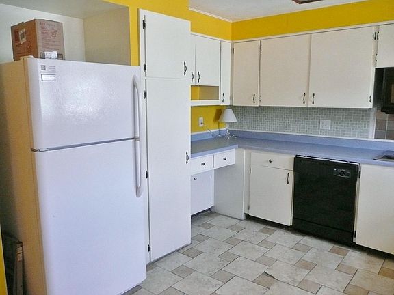5th image of 520 W Ash St