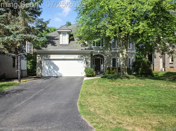 2680 Elizabeth Ln, West Bloomfield, MI 48324