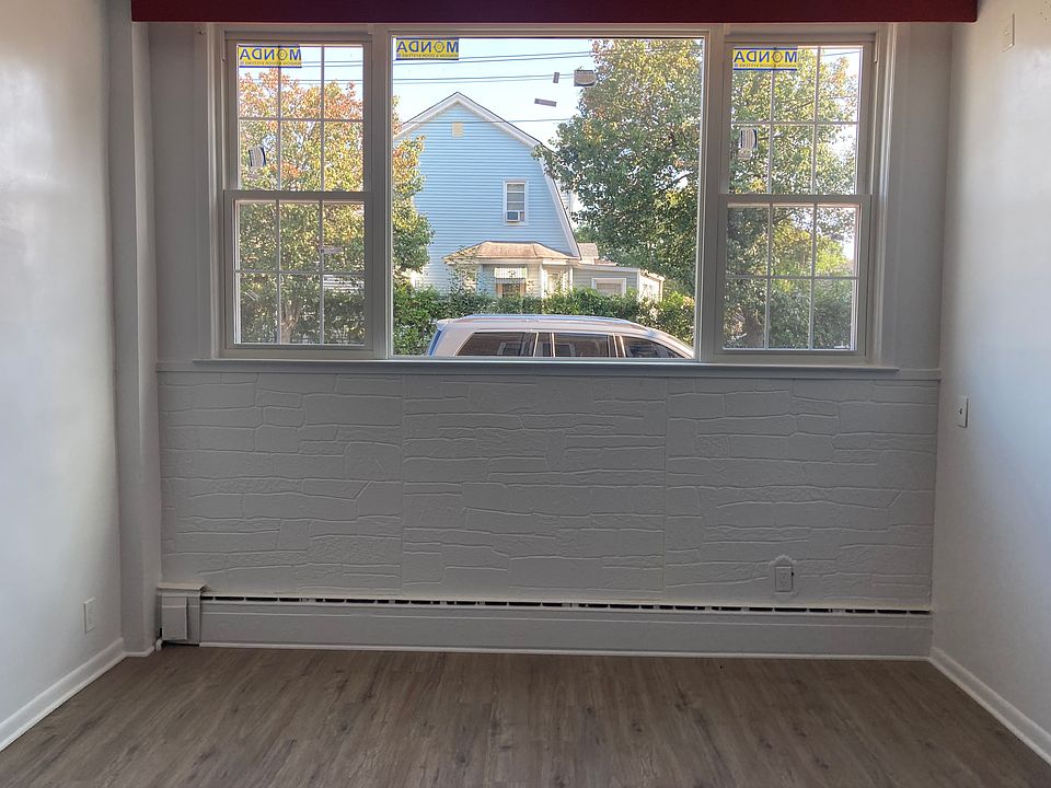 1st image of 21615 90th Ave Floor 1