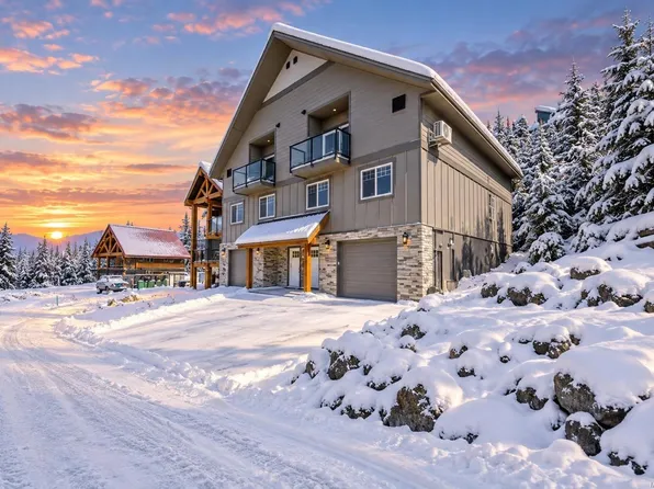 1328 Nordic Dr #A, Courtenay, BC V9J 1L0