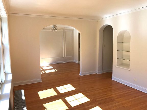 2nd image of 5903 N Winthrop Ave APT 2W