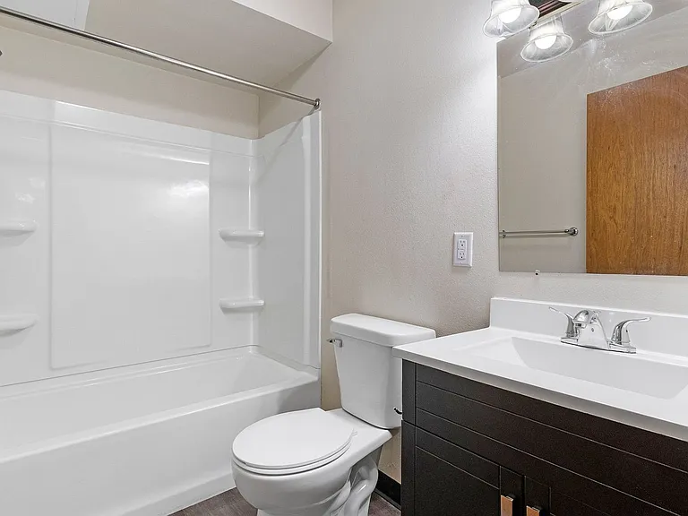 East Shore Apartments — Photo 8