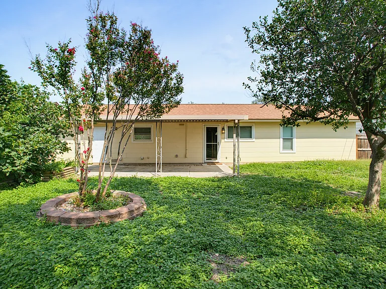 8315 Castlecreek Dr — Photo 27