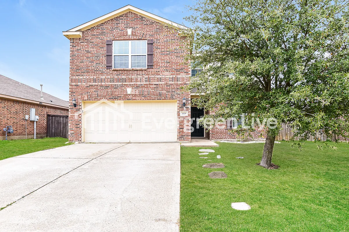 Building Photo - 2229 Sumac Dr