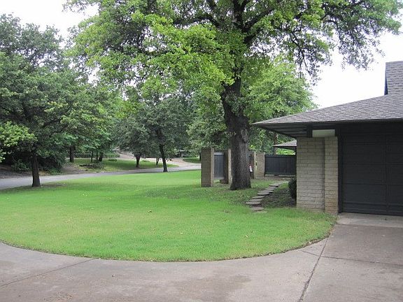 5th image of 2815 Meadowlark Ln