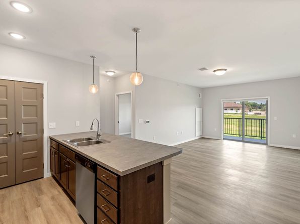 2121 S Silverthorne Ave #206