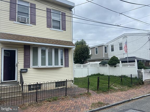 3rd image of 4728 Garden St