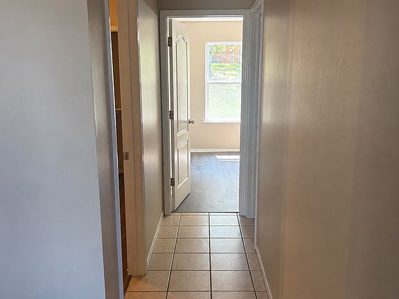 5th image of 300 E Knoxville St APT 3