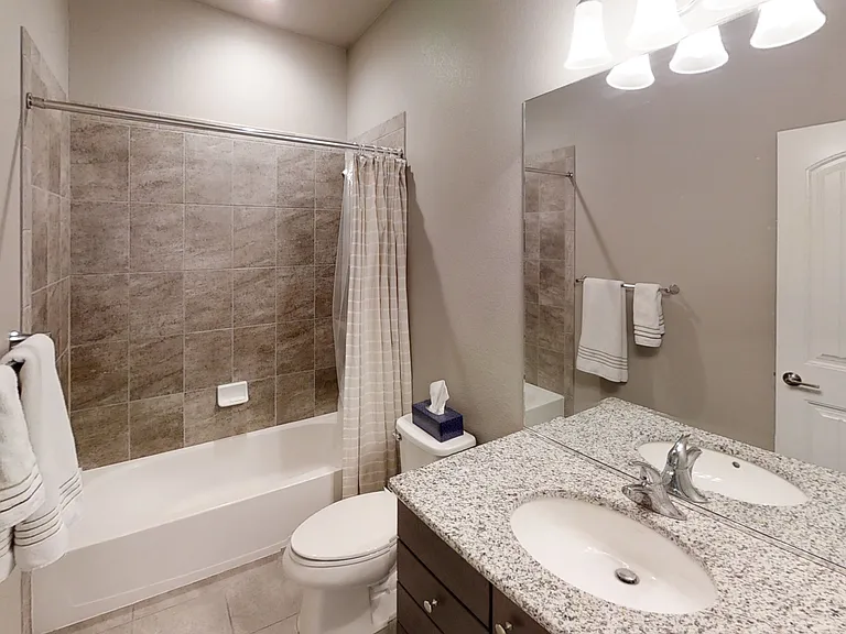 2041 Medici Ln — Photo 22