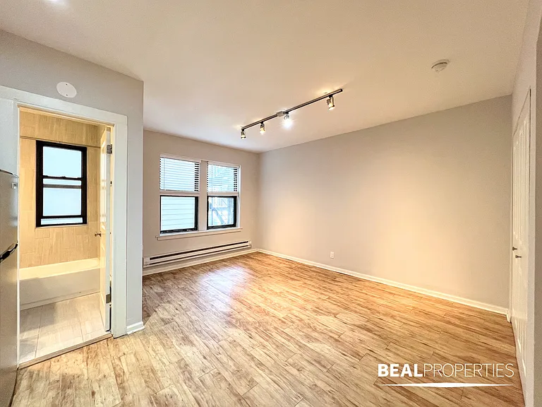 2834 W Palmer St — Photo 12