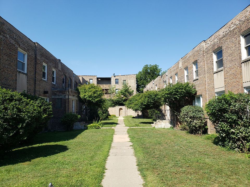 1st image of 5218 S King Dr APT 2W