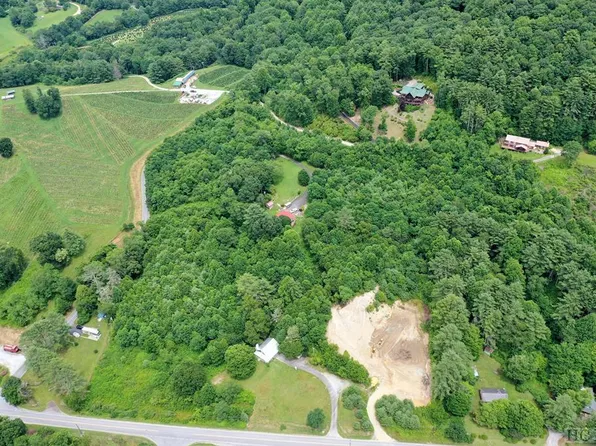 5444 Highway 107 N, Glenville, NC 28736