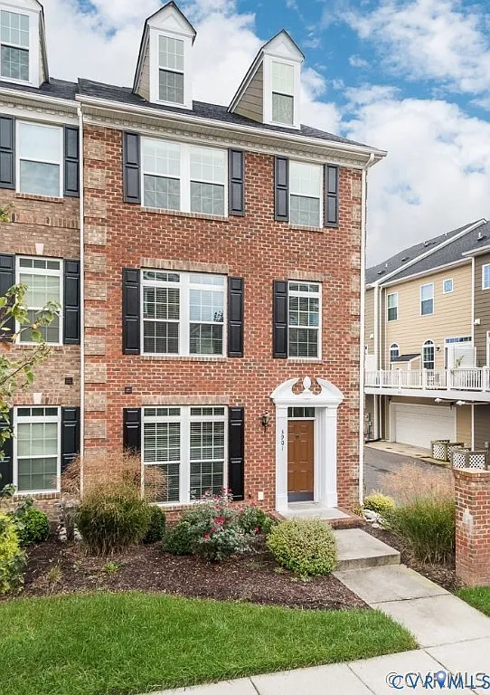 3 bed, 3.0 bath, 2123 sqft, $2,800 — Photo 1