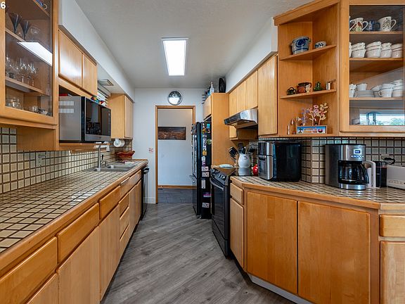 4th image of 13257 NE Fremont St