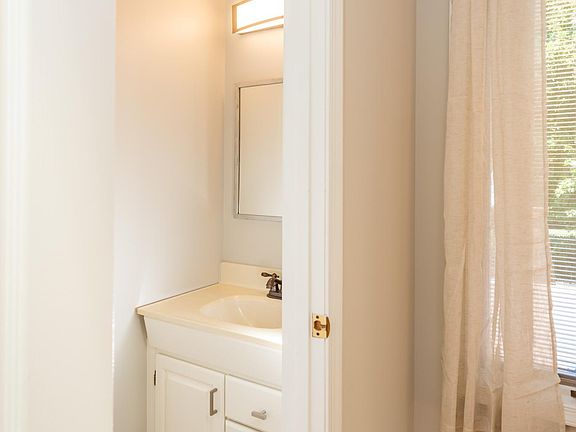 5th image of 2334 Hill Pl