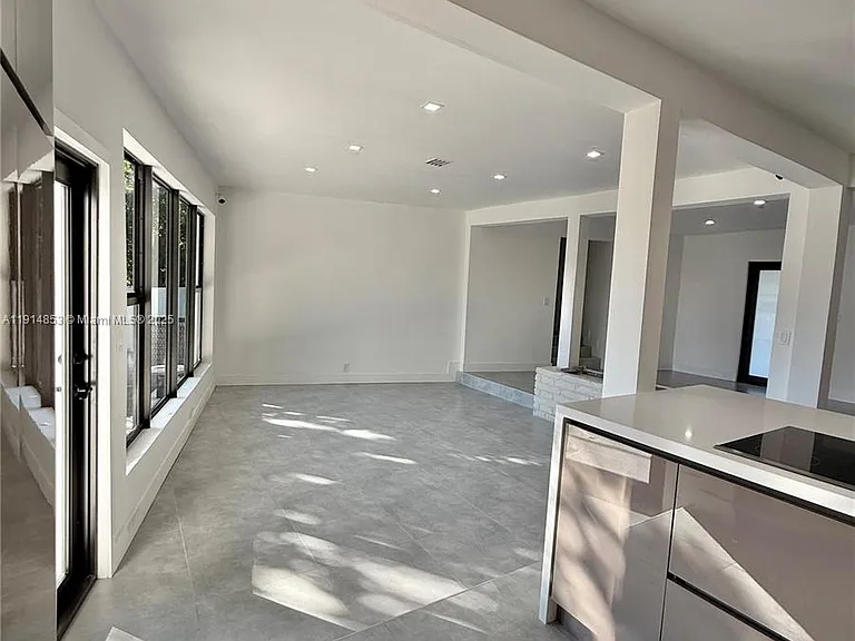 12615 N Miami Ave — Photo 25