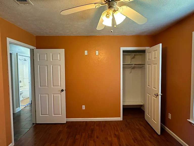903 Combel St — Photo 15