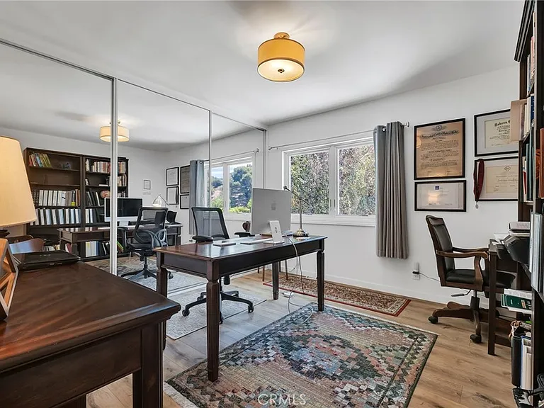 2324 W 37th St — Photo 22