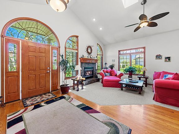 4th image of 11160 Karen Dr