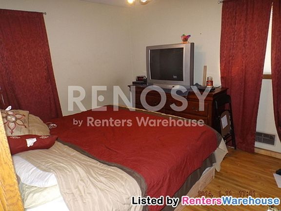 5th image of 7404 Queen Ave S