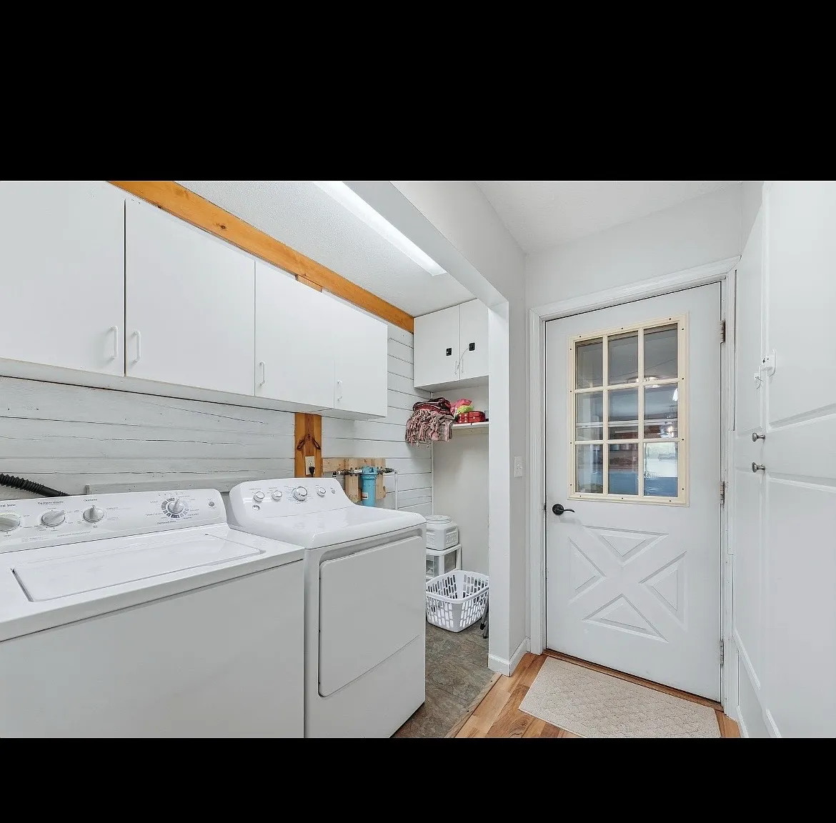 3 bed, 2330 sqft, $3,200 — Photo 4