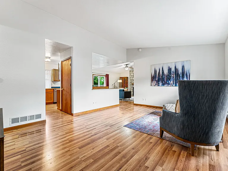 249 S Buchanan Ave — Photo 10