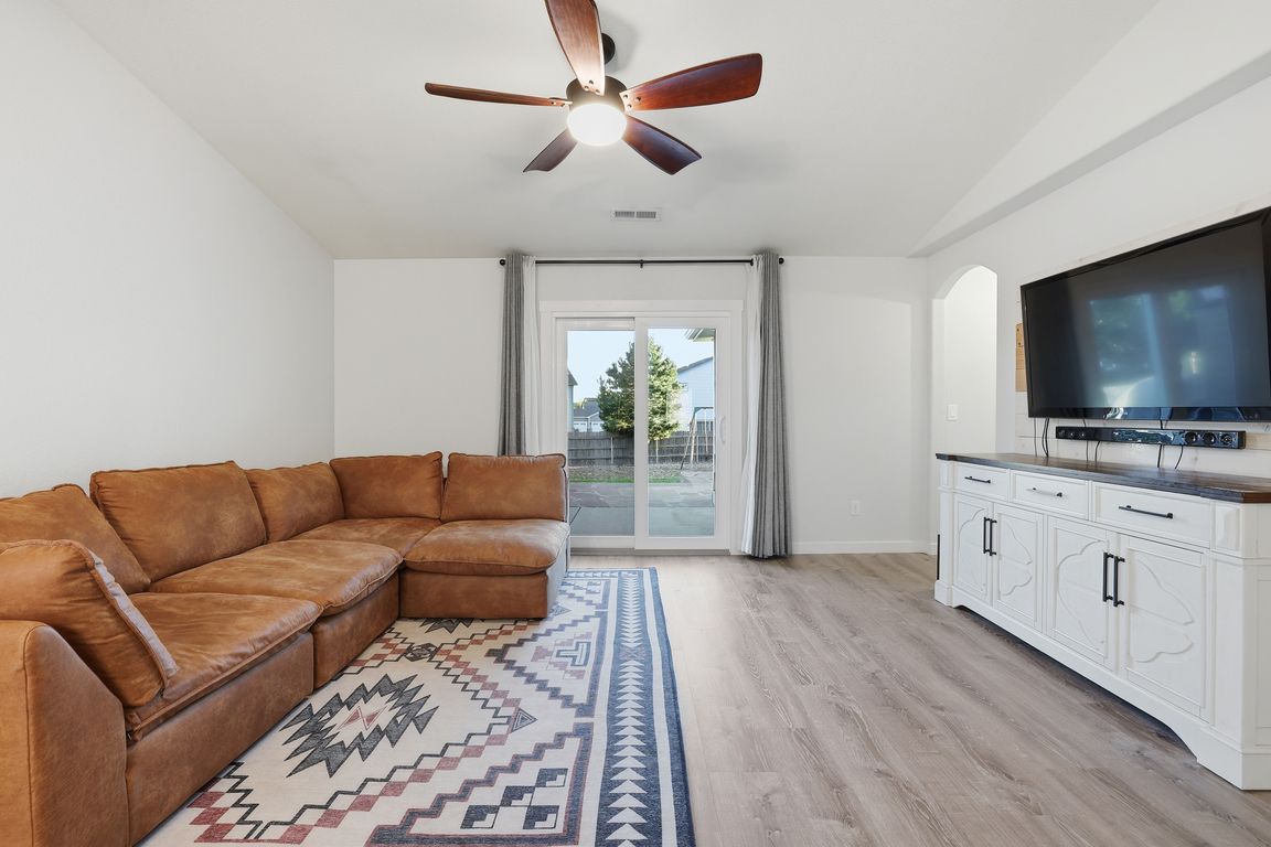 next background image