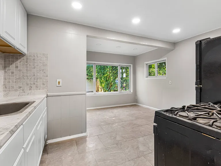 25477 Hopkins St — Photo 13