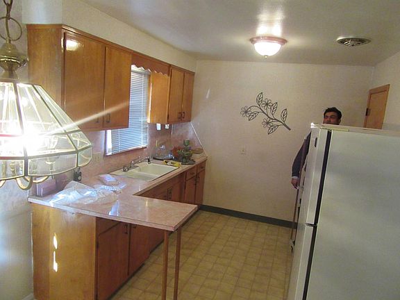 3rd image of 564 Miller Ave