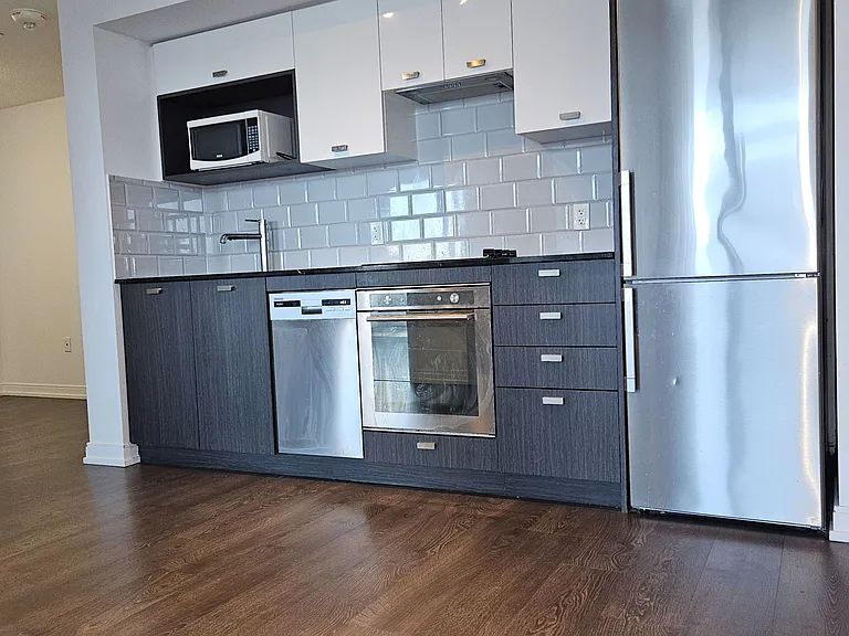 275 Village Green Sq #316 — Photo 7