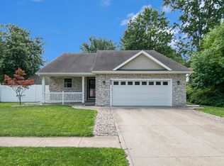 209 1/2 E Harrison St, Wakarusa, IN 46573