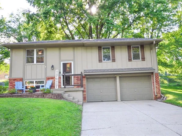 1002 Oat Ln, Buckner, MO 64016