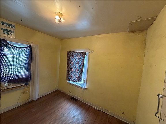 5th image of 1218 B Ave NW