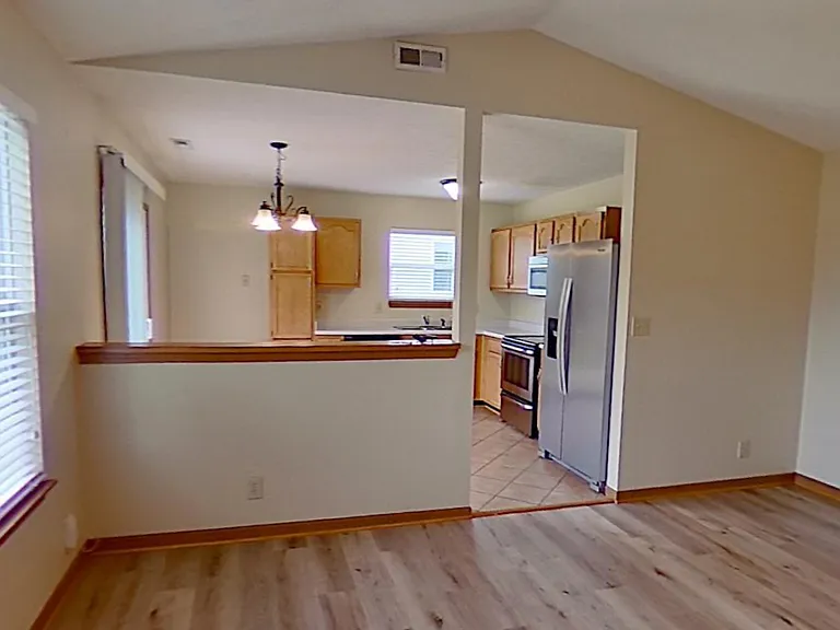 1526 Lionheart Ln — Photo 3