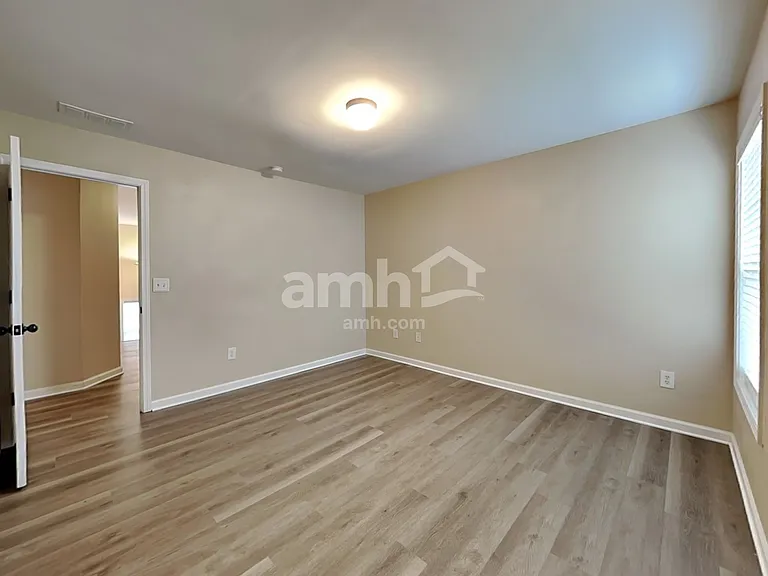 556 Crestmont Ln — Photo 24