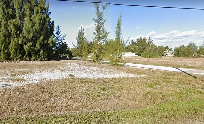 1st image of 203 Diplomat Pkwy E