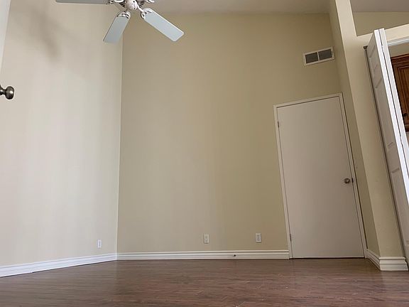 5th image of 868 Belmont St