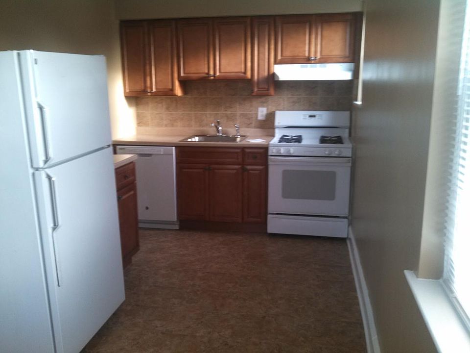 1st image of 7950 Oxford Ave #1